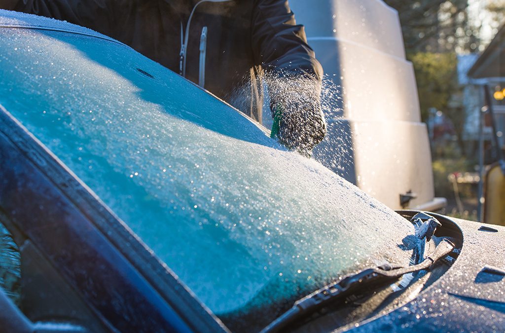Cómo quitar el hielo sin estropear el parabrisas del coche